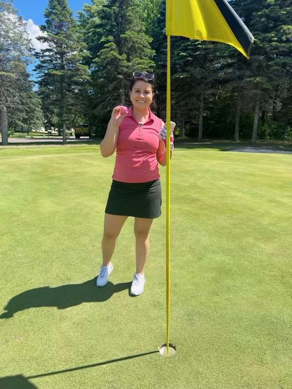 KCarvCMU's tweet photo. Well she beat me to it! Congrats to my little sister @opeayeyeet on her first hole in one!! So awesome Kim! https://t.co/s0NpW9C1DS