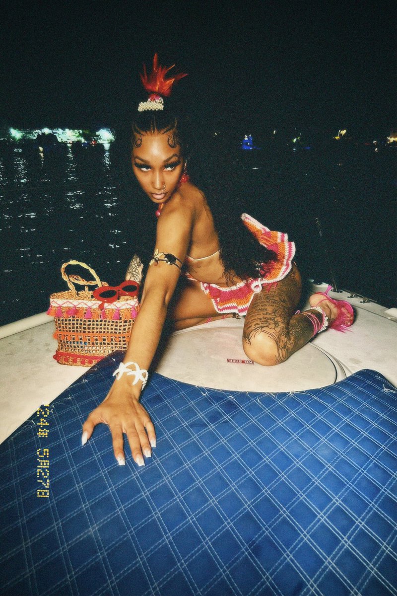 NyMoneyyy's tweet photo. YAMS🌴😜😜😜 #Miami https://t.co/GiMl32KOR0