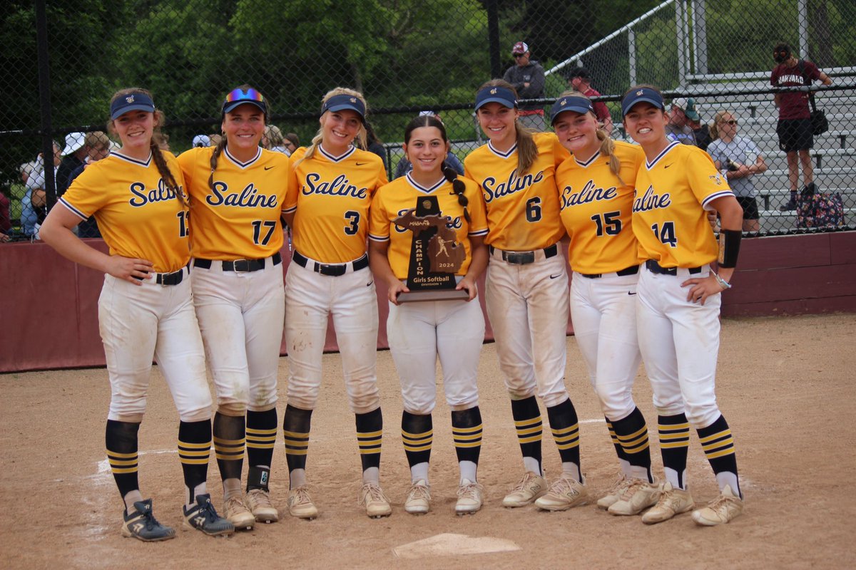 llilyevans's tweet photo. I left a piece of my heart on the field today. Sad ending to a wonderful chapter. Thank you @saline_softball for the memories and for allowing me to play the game I love with the best teammates/ sisters in the world! I will forever be grateful! ❤️🐝🥎 https://t.co/UcBGkAmC27
