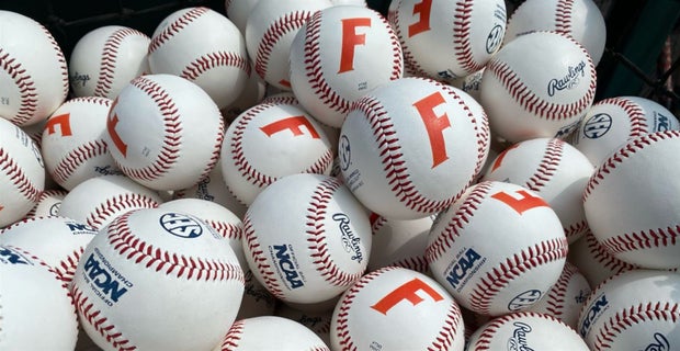 Florida freshman righty Hunter Jones, who made a pair of appearances for the Gators this year, is officially in the transfer portal.

247sports.com/college/florid…