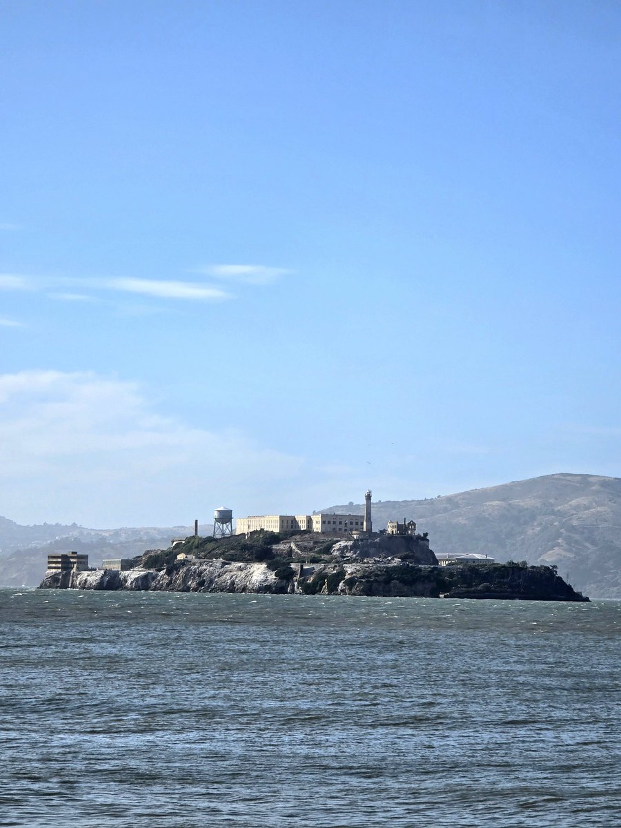 iAm_RedSurio's tweet photo. Featuring Alcatraz Island https://t.co/WDozWW0Q54