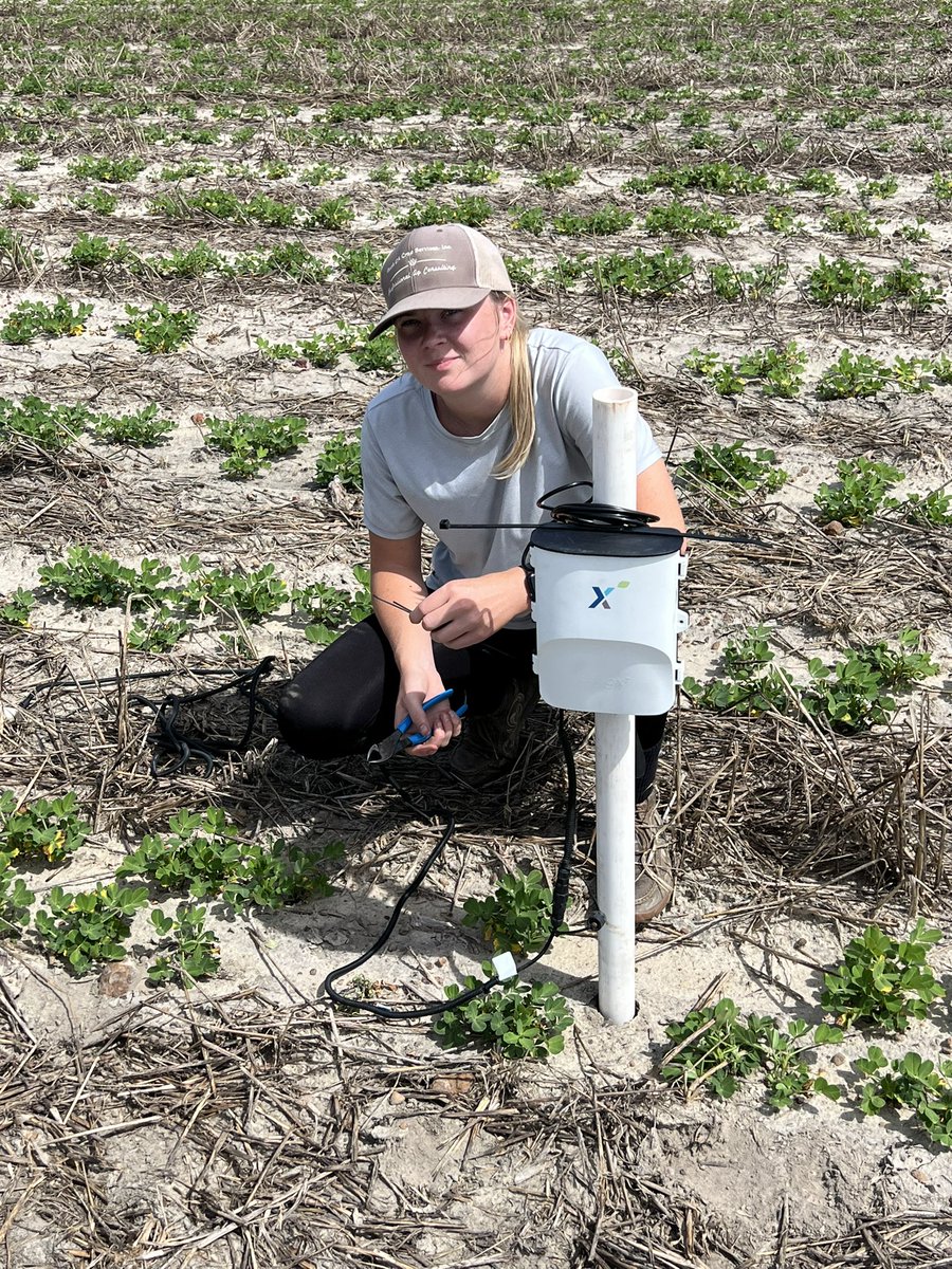Had the A team helping me install @CropxNA sensors today!  Thanks <a href="/Beasley_Dalton1/">Dalton Beasley</a> and <a href="/savannahhbb/">Savannah</a>!