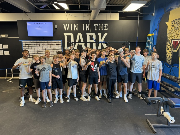 USD298Lincoln's tweet photo. Massive shout out to all of these athletes for showing up week 1! Big time shout out to Coach K for leading the first week of Weights! 50+ Athletes all week long committed to getting better! https://t.co/FWqGVGJ6Jd