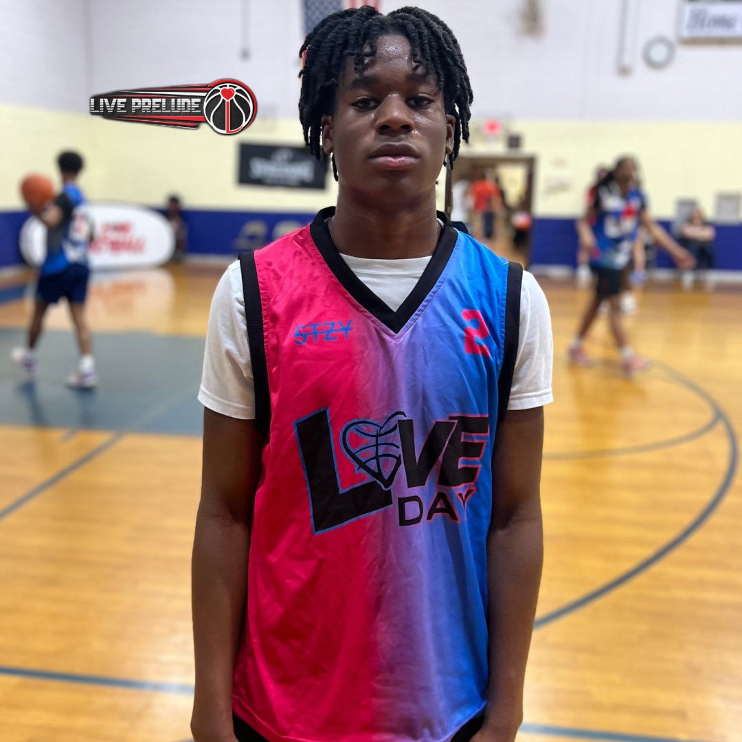 Nonye Nwobu, 6’1” 2027 two guard who attends Hun (NJ) is evidently the most improved player in attendance at the Live Prelude. He’s defining two-way player. He’s has some clean on-ball steals that led to quality buckets. Nwobu is a great option to have in your backcourt who