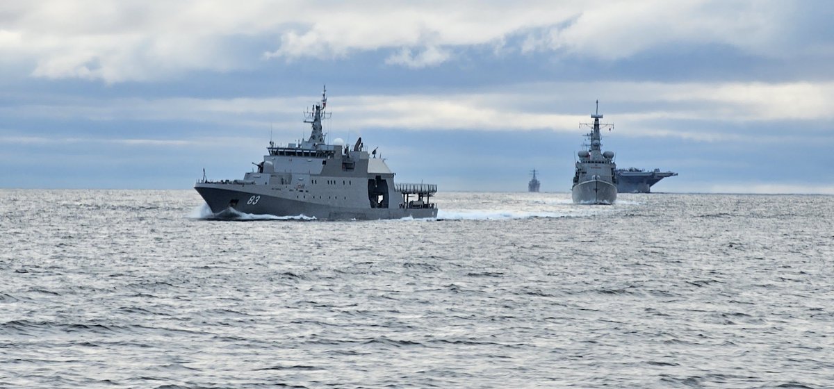 Armada_Chile's tweet photo. El OPV "Fuentealba" y la Fragata "Blanco", navegan junto al Portaaviones USS George Washington con Oficiales de la Armada de Chile para resguardar su tránsito por territorio nacional, de cara a la iniciativa "Southern Seas". 🚢⚓ #ArmadaDeChile #USNavy #SouthernSea https://t.co/NravXn0OLj
