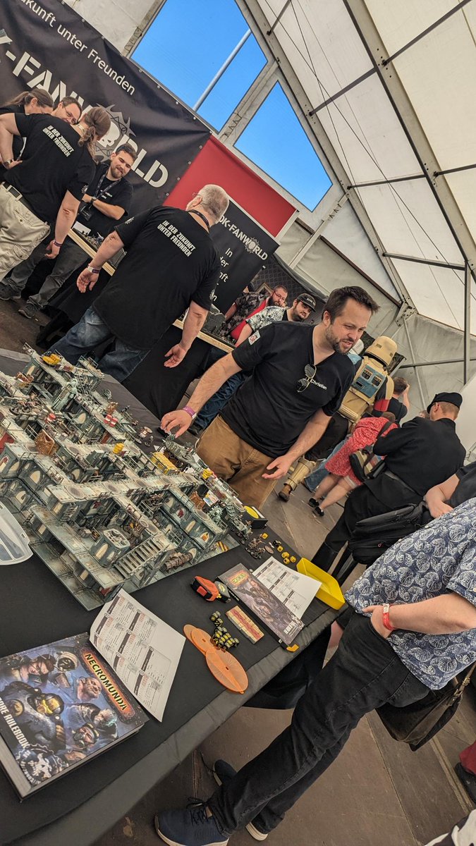 Shakin_Bones's tweet photo. The Role Play Verse is awesome. Tomorrow will be another day to show off Necromunda!!!
#Necromunda #PlayingNecromunda #RolePlayVerse #Turbinenhalle https://t.co/6O6DZE0GHz