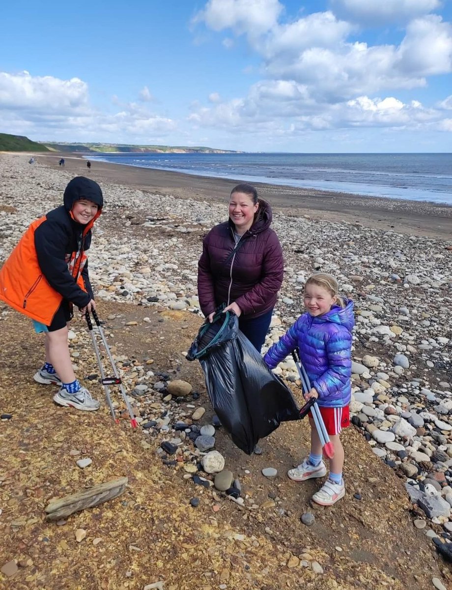 H84Caz's tweet photo. @SMagdalens James and Sophie spent the morning helping Seascapes with a beach clean on Blackhall Beach and collected 24 bags of rubbish 🙌 https://t.co/xEd9LfoZBX