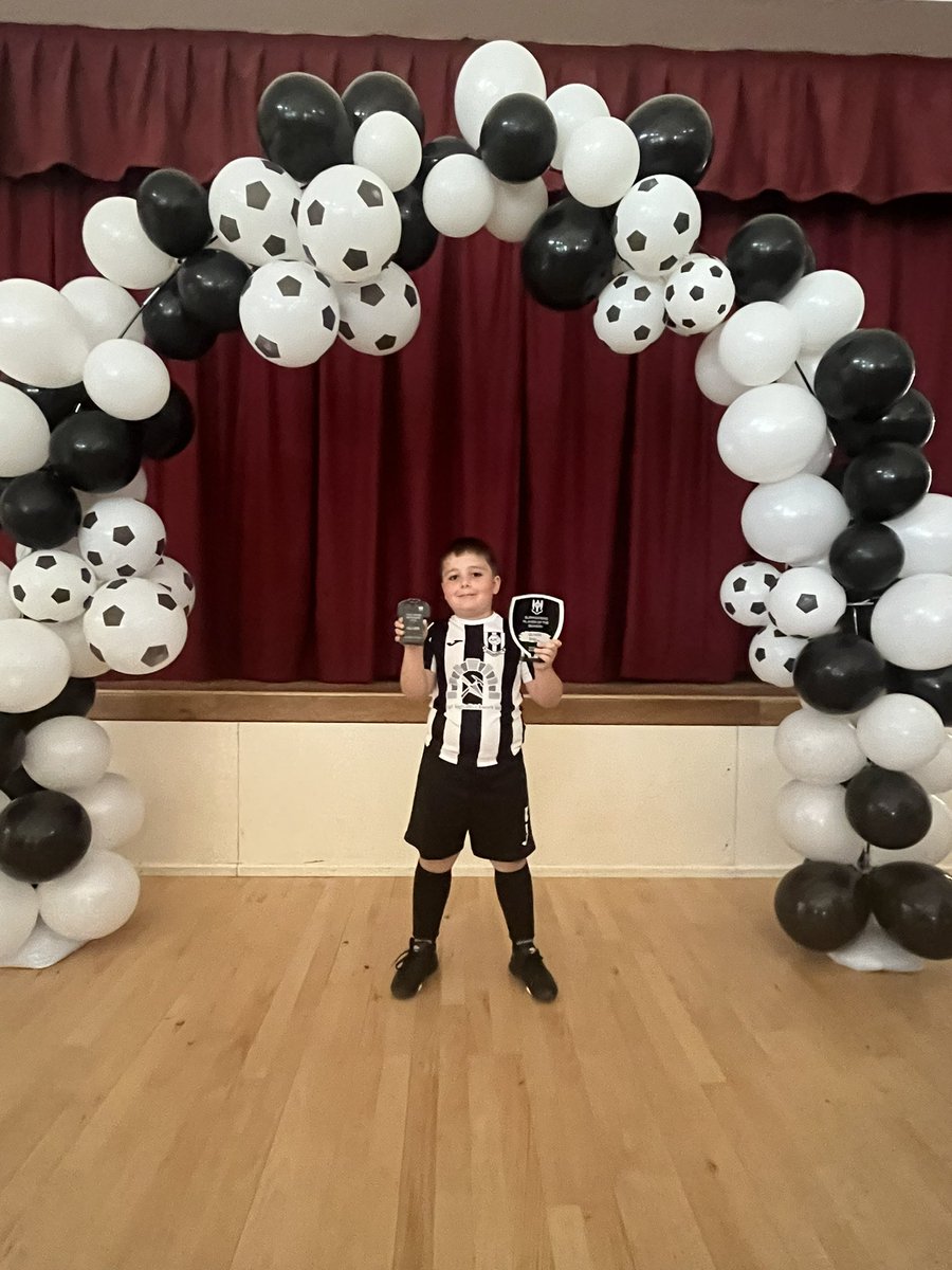 s_snelly's tweet photo. So proud of Oli after his first full season playing for a team he was voted Supporters player of the season (Just like @kennymclean66 did for a Norwich he says 😂😂)He has played so well throughout the season and has improved so much https://t.co/WuwEUSnNJH