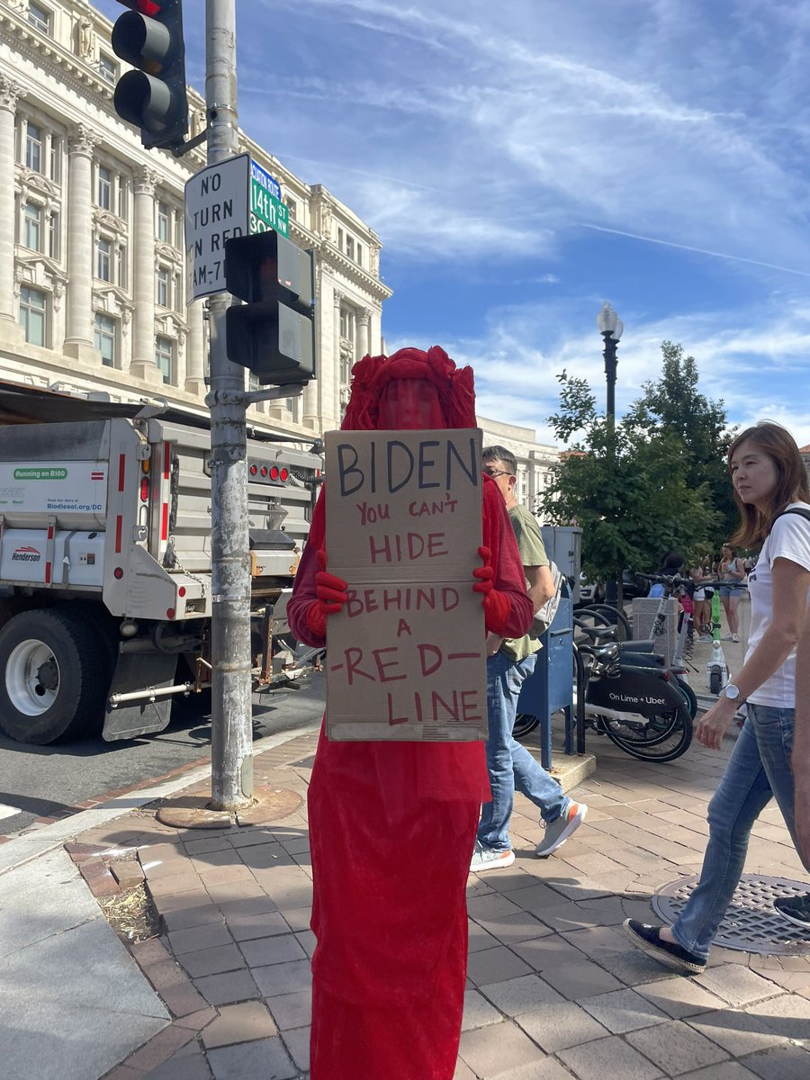 _AnaBelle_E's tweet photo. At the corner of 14th and Pennsylvania Ave there is a wave of rainbow flags and joyful music moving down the parade route, and signs marked “Free Palestine” moving in the opposite direction, making their way to the “Surround The White House” protest organized by ANSWER Coalition. https://t.co/bBSOUNK6Wa