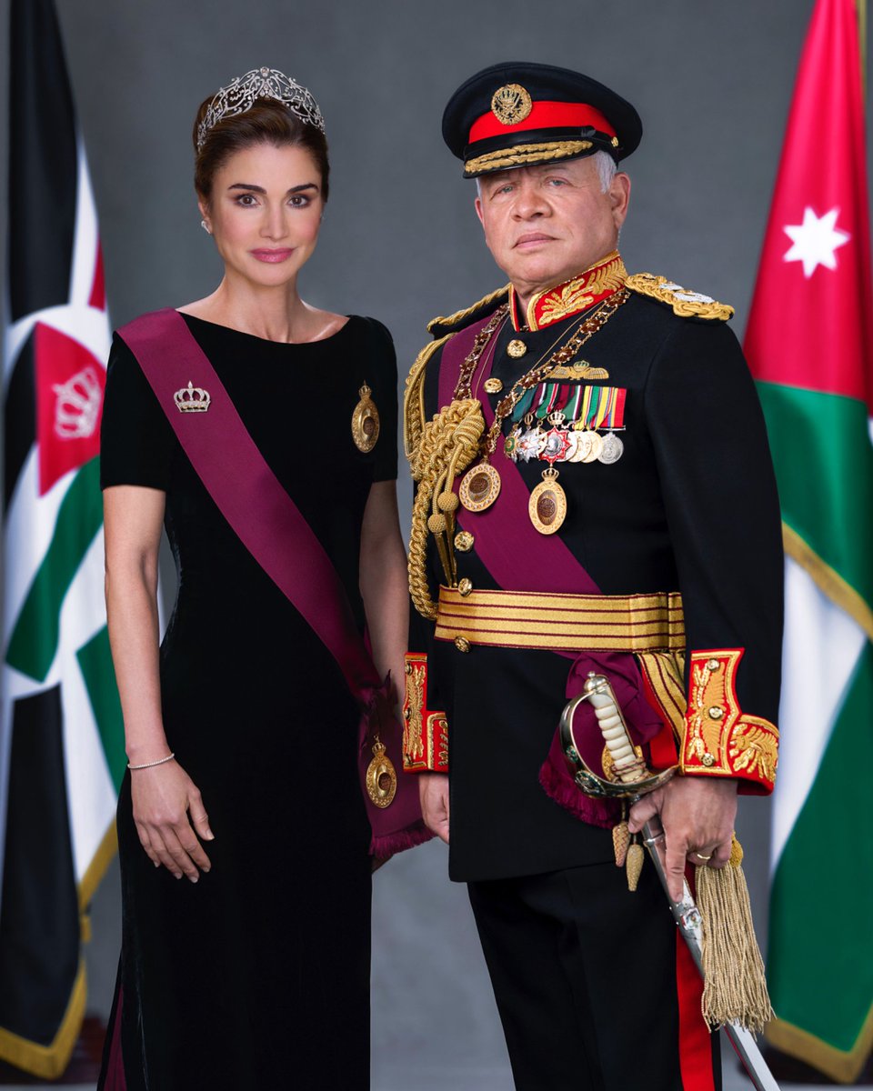 JordaninErbil's tweet photo. تتقدم القنصلية العامة/ أربيل باسم العاملين فيها و باسم الجالية الأردنية من مقام صاحب الجلالة الهاشمية الملك عبد الله الثاني ابن الحسين المعظم حفظه الله ورعاه وجلالة الملكة رانيا العبدالله المعظمة حفظها الله بأسمى آيات التهنئة والتبريك بمناسبة اليوبيل الفضي. https://t.co/kd9WANb9yV