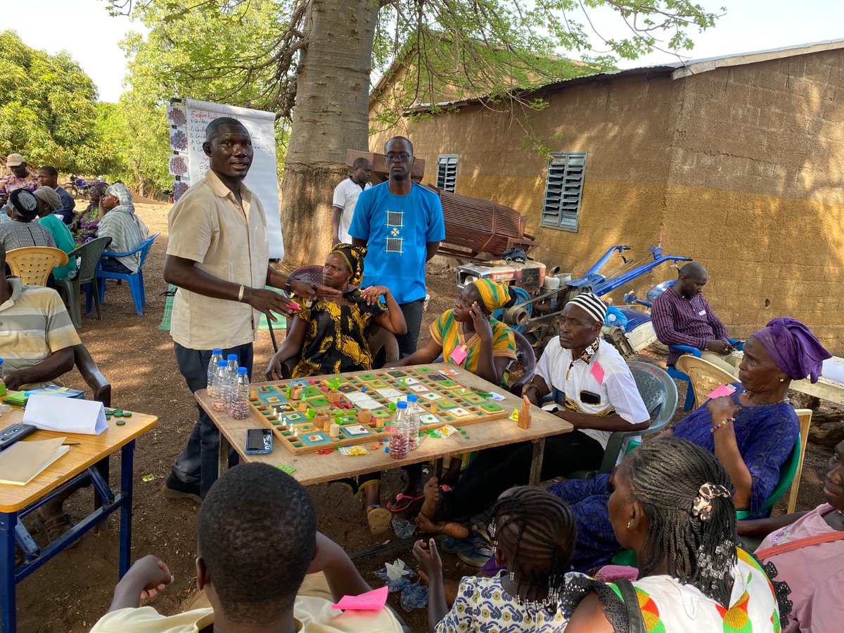 PronatEnda's tweet photo. @PronatEnda , @isra_ceraas et @bame_isra en collaboration avec @Cirad ont organisé des ateliers participatifs pour des systèmes alimentaires durables riches en légumineuses( Niébé et Pois de terre) à Kolda et à Kédougou.
#Asadao #alimentation #agroécologie https://t.co/F1xLNBWa8M