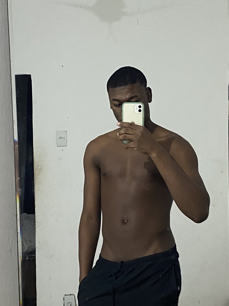 2K_AMOROSO_'s tweet photo. Chocolate 🍫 🤴🏾🍀 https://t.co/GGO46pYm4K