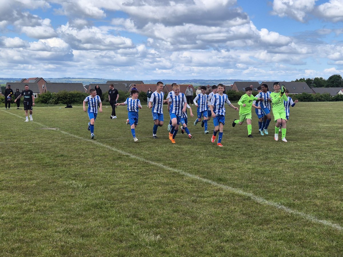 Graham61938754's tweet photo. Another league title to add to the list.! Great set of lads and well deserved https://t.co/8BWnYcvFaY