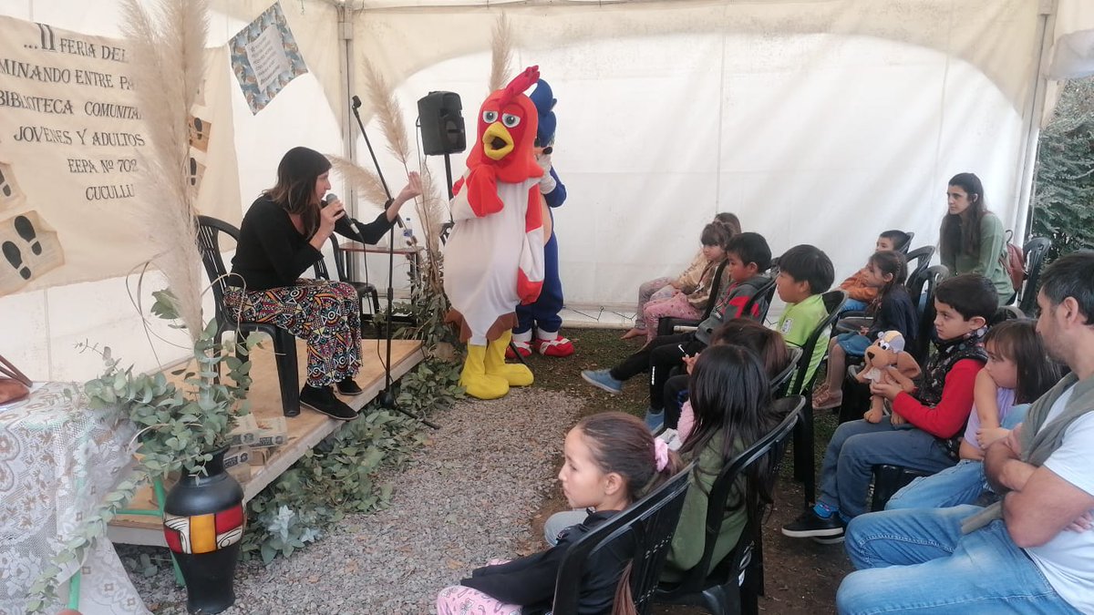 📚 Participé de la II Feria del Libro "Caminando entre Palabras" organizada por la Biblioteca Comunitaria JYA de Cucullú 📍 en San Andrés de Giles.