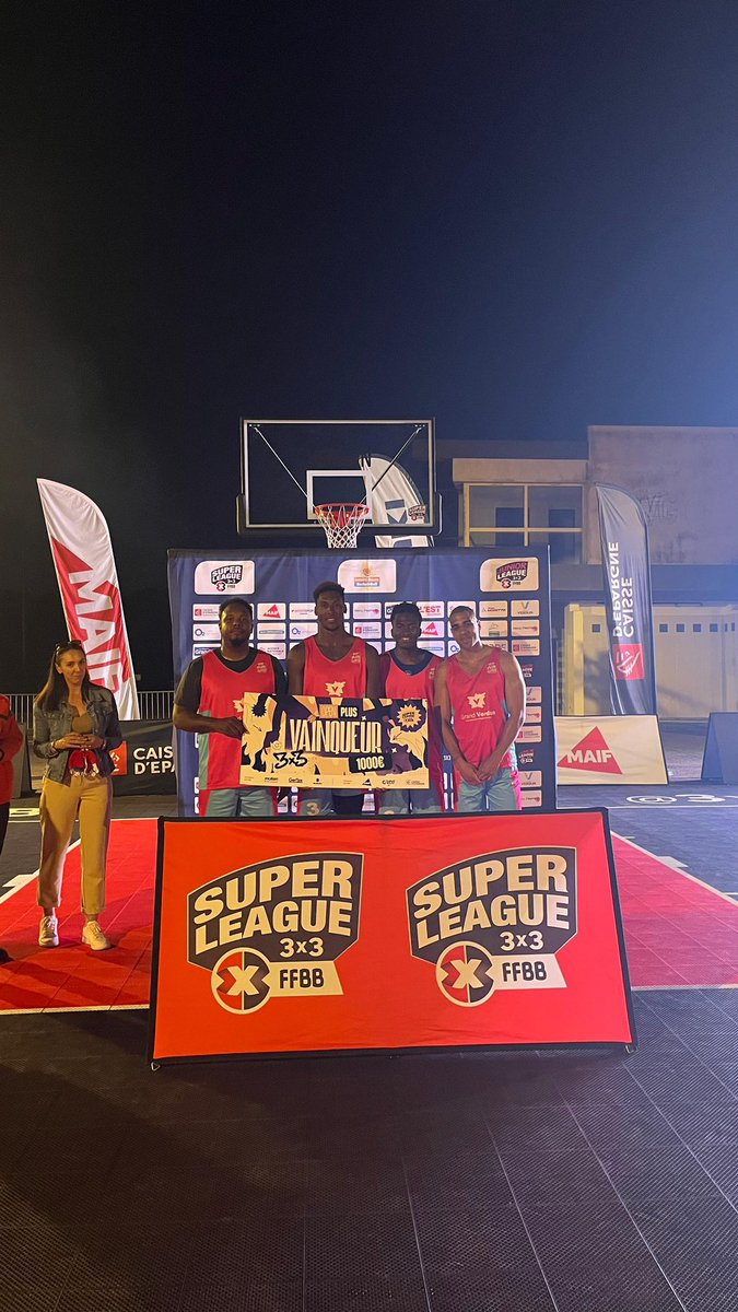 Victoire pour la team CourtSideClub lors de la Superleague 3x3 à Verdun !!!! 🔥🔥🔥🔥 Quand on vous dit qu’on construit pour gagner et permettre aux fans de basket de kiffer!!! Ce n’est qu’un humble début la route est encore longue mais magnifique victoire de la team !!!