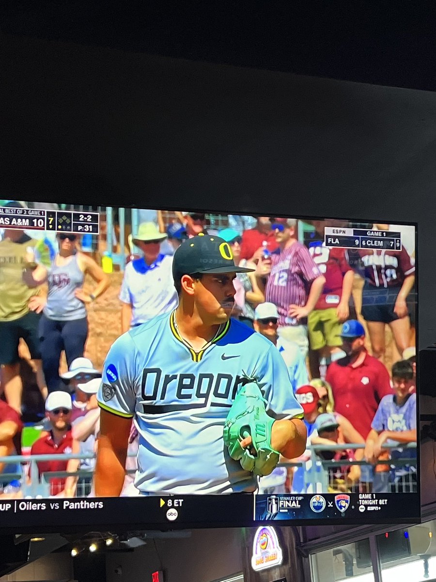 AlexHunter82's tweet photo. @BarstoolBigCat this you? @PardonMyTake https://t.co/KtBm7hZskK