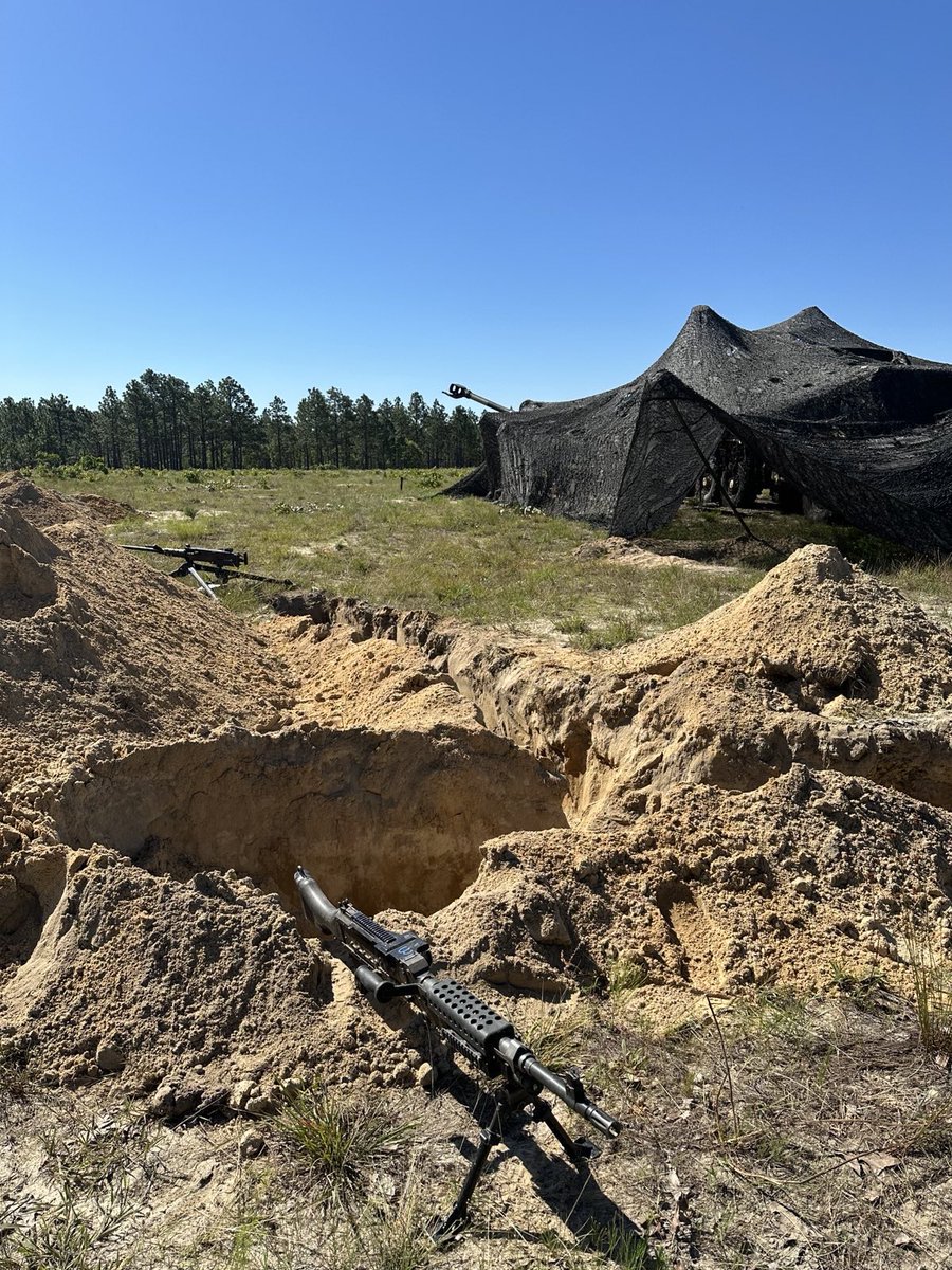 1_319AFAR's tweet photo. Train like you fight ⛏️ 💥 

Recently, Loyalty conducted a Fire Support Coordination Exercise with an added twist 🔥 

Firing 1000+ rounds in support of infantry training, Loyalty practiced digging in, moving massive amounts of ammo, and synchronizing drones with mortars 📍

ATW! https://t.co/fEzMhjxFV3