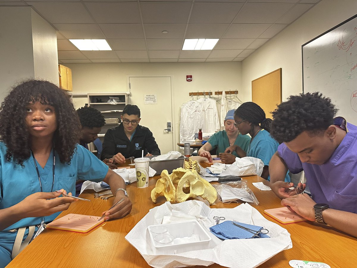 Last day for our 4 week summer program with these incredibly ambitious and talented college students who spent time with us observing OR cases, attending case discussions, grand rounds, suturing workshops and medical school application workshops! 
👏 ⭐️ 👨‍⚕️👩🏽‍⚕️