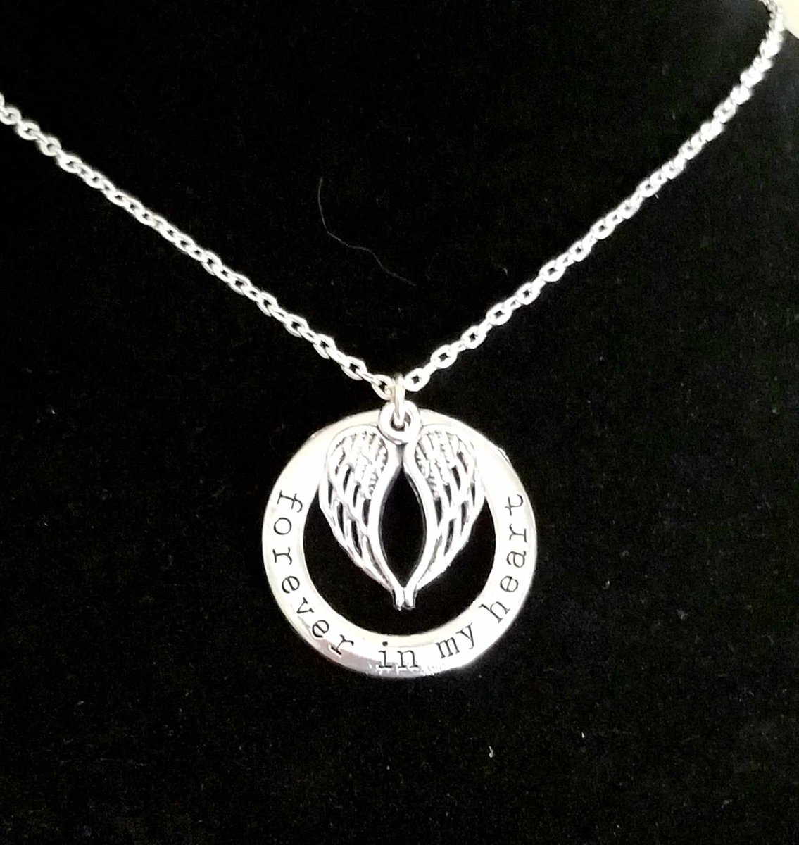 TrendingNowGift's tweet photo. Forever in my Heart Memorial Necklace, #GuardianAngel #angel #angelwings #jewery #necklace #necklaces #inmemory #inmemoryjewelry #inmemorygift #loss #lossoflovedone #family #grief #sympathy #handmadejewelry #handmadegift #giftforher #etsy
https://t.co/2EMIFu1ij8 via @Etsy https://t.co/jXYOeeTFw2