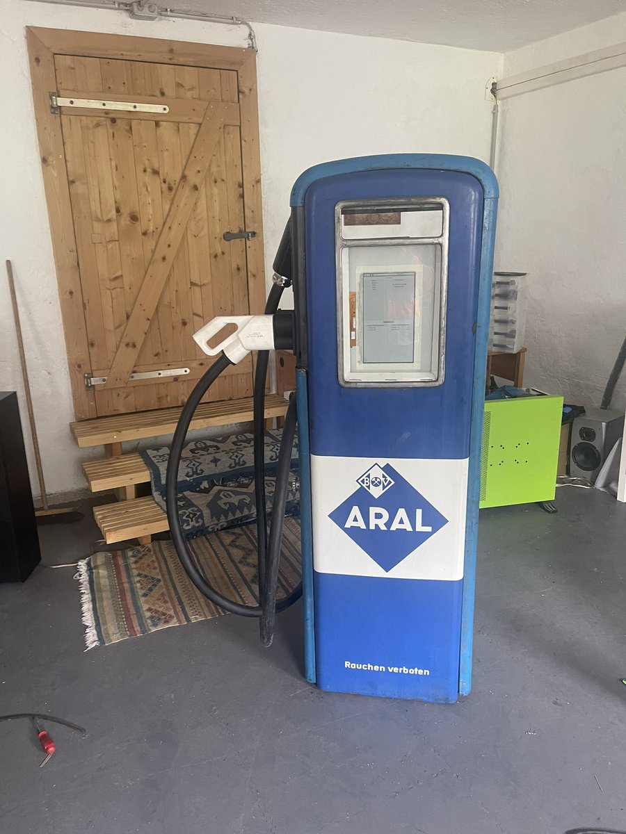 MichaelZettel2's tweet image. What do you think of retro fast chargering?
with high efficent DC/DC converters directly from a stationary battery.
and e-ink display