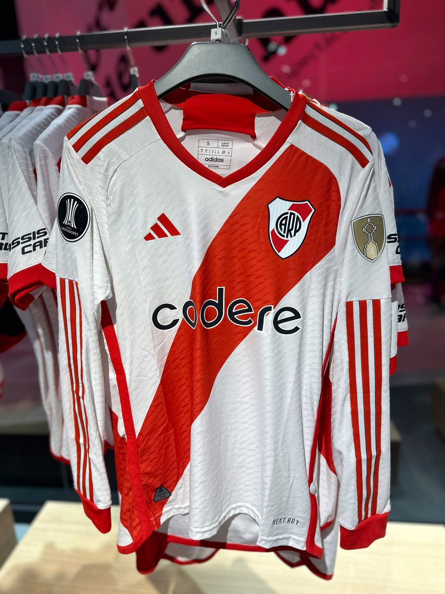 Ramonista_'s tweet photo. Manga larga y con los parches de la Copa Libertadores. Camiseta más perfecta que esta no existe. https://t.co/2JzTL99w0m