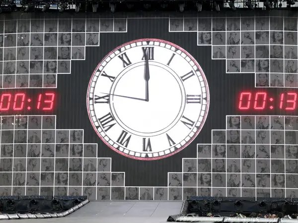 Only 10 days until Eras Tour Cardiff <a href="/bgrant1108/">bronny</a>  🫶🏻