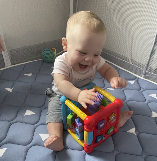 Oh no, Jack&rsquo;s discovered my new giant fidget cube! https://t.co/KbZWHJVFlW