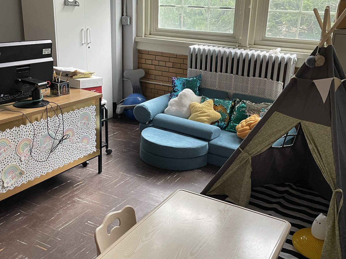 What a treat by <a href="/CityYearNewYork/">CityYearNewYork</a> and their partnership with <a href="/Deloitte/">Deloitte</a> for an #impactday that transformed our counseling spaces and livened up our walls with murals inspired by our <a href="/nycdistrict30/">District 30</a> @30q149 community. We are so grateful. Thank you!