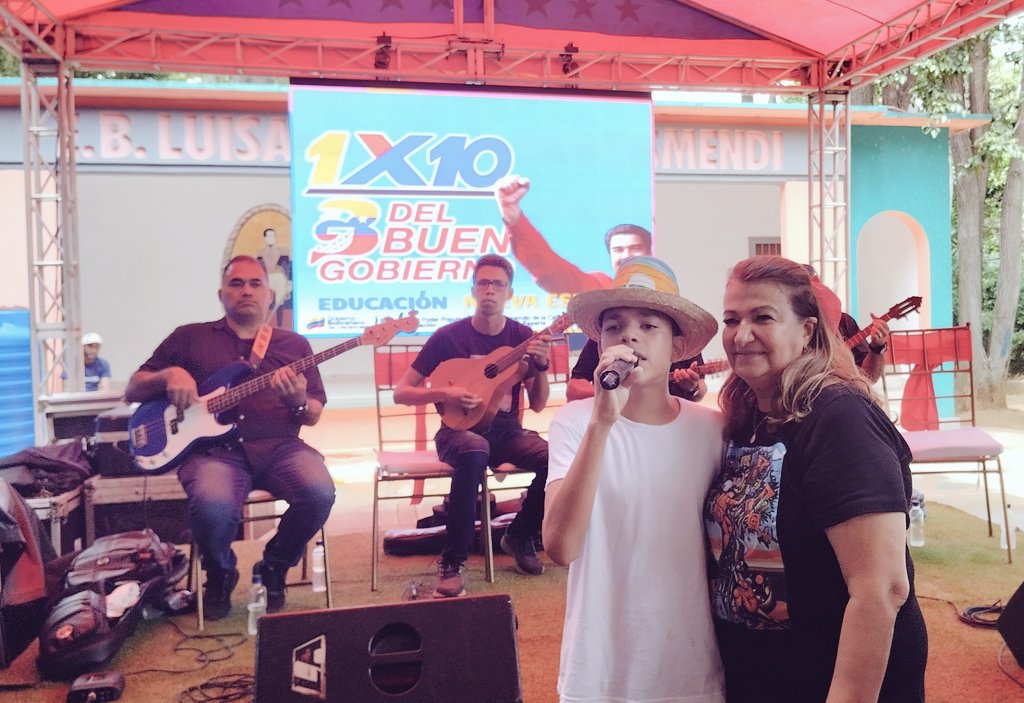 EducacionNvaE's tweet photo. ¡Amor en acción por la calidad educativa!

El 1X10 del Buen Gobierno se despliega en Nueva Esparta para atender requerimientos del sector Educación. 
Se atendieron 89 escuelas y se dió respuesta a 131 solicitudes. 

#SíVaNico

@NicolasMaduro 
@MPPEDUCACION 
@_LaAvanzadora https://t.co/JqCdu2ZMdp