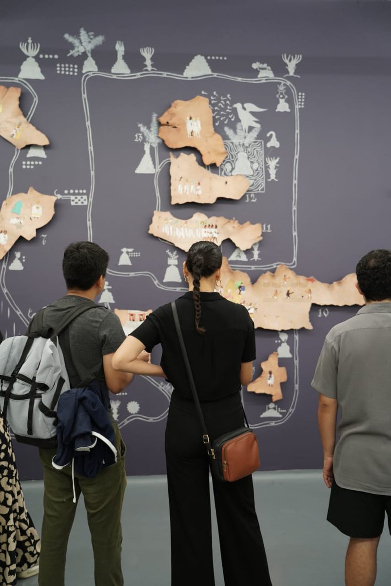 Bajo la curaduría de Adriana Melchor y Mónica Ramírez, hoy inauguramos la exposición #DibújameUnMapa de lo que no verás.