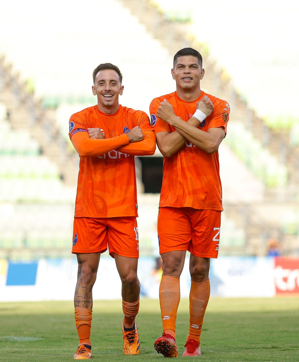 DvoLaGuaira's tweet photo. ¡El octavo gol del semestre! 🎯🍊

Nuestro máximo goleador, el 'Rifle’ que no falla. 😮‍💨🔥

On fire, @edderfarias27. 

#SiempreNaranja #CopaVenezuela https://t.co/iddYvfGz7x