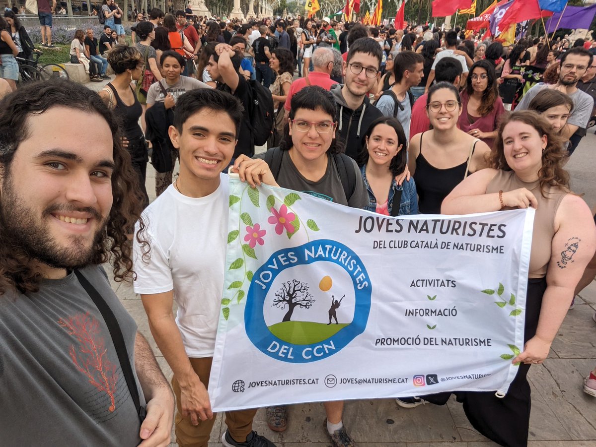 Joves Naturistes (@jovesnaturistes) on Twitter photo Participació de les <a href="/jovesnaturistes/">Joves Naturistes</a> a la manifestació #SalutTerraFutur d'avui a Barcelona 🌏💚
La importància d'unir i compartir les lluites 💪
#naturisme #ecologisme #ManiEco8J Participació de les <a href="/jovesnaturistes/">Joves Naturistes</a> a la manifestació #SalutTerraFutur d'avui a Barcelona 🌏💚
La importància d'unir i compartir les lluites 💪
#naturisme #ecologisme #ManiEco8J