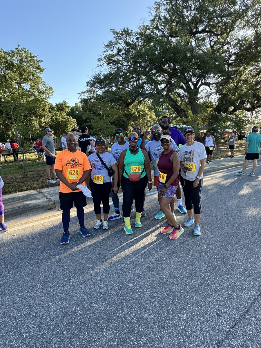 DrSetItOff's tweet photo. I placed 9th in my age group and 96th overall in the 6 annual Africatown 5K 🏃🏾♂️.
The MOBPacers - Mobile were well represented. I love to see the community in unison. 🏃🏾♂️🏃🏾♂️
#SoMobile
#Africatown https://t.co/tnVUcjOUEZ