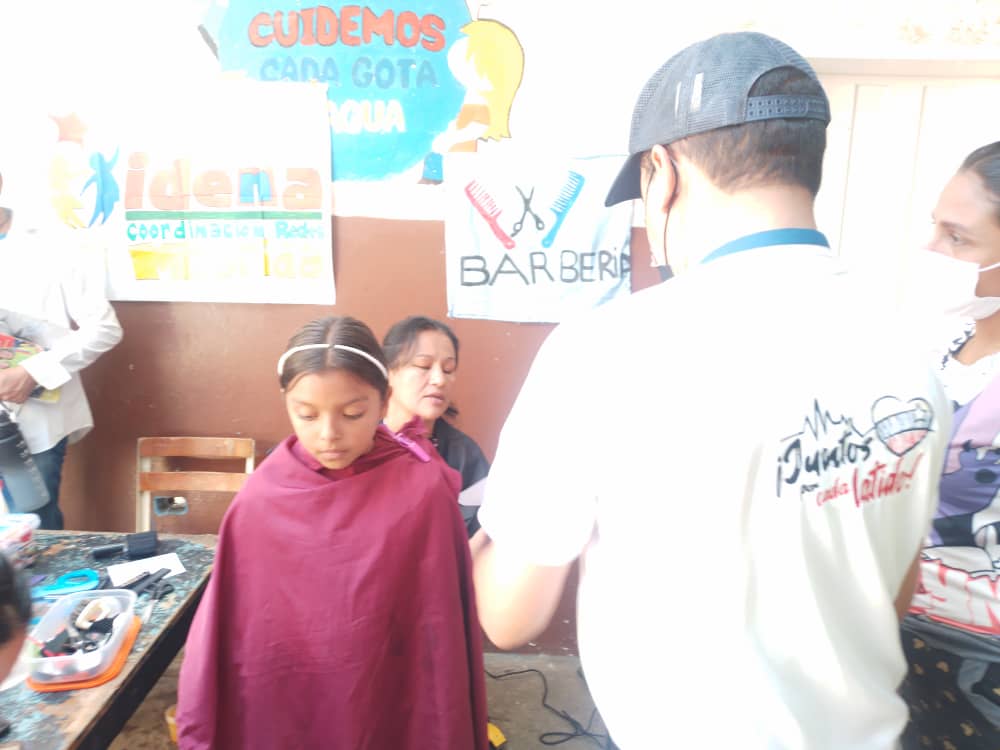 SACS_MERIDA's tweet photo. 📍hoy estuvimos en la Jornada de Plan Amor en Acción a las víctimas del bloqueo económico en el municipio Libertador en Bases de Misiones Heroinas de la patria en la parroquia Spinetti Dini.
Juntos Por Cada Latido ❤
@NicolasMaduro
@mpps_vzla
@magalyzgutierrezvina
@marlizdiazf https://t.co/X5f5QEpi4Q