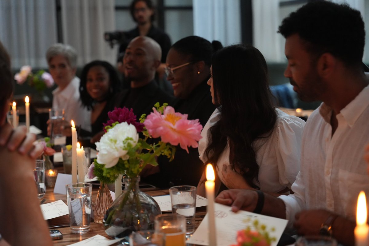 relayinfluence's tweet photo. We brought creators together to talk with the President and CEO of the @TheWing, Heather Hitchens, ahead of the @TheTonyAwards and it was the most incredible evening! Thanks @rosevalenyc for hosting us. 📸: @shotbygabriel https://t.co/8Htu0T62yA