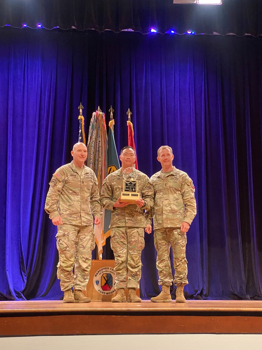 curtisbuzzard's tweet image. Nothing better then recognizing those who chose to compete “in the arena” and achieve excellence - best squad, best Drill Sergeant, and best NCO and Soldier at the MCOE! @MCoEFortMoore #BeMoore