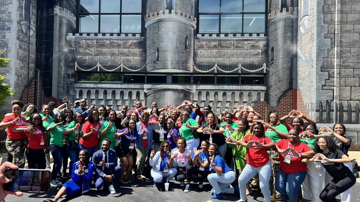 ArtishaHolmes's tweet photo. D9 will ALWAYS be around.
SHOUTOUT to some amazing educators doing it for the culture.
@ronclarkacademy was EVERYTHING. @mrronclark_
#HouseMania #RonClarkAcademy #DeltaEducators https://t.co/bQ4QIg1fpQ