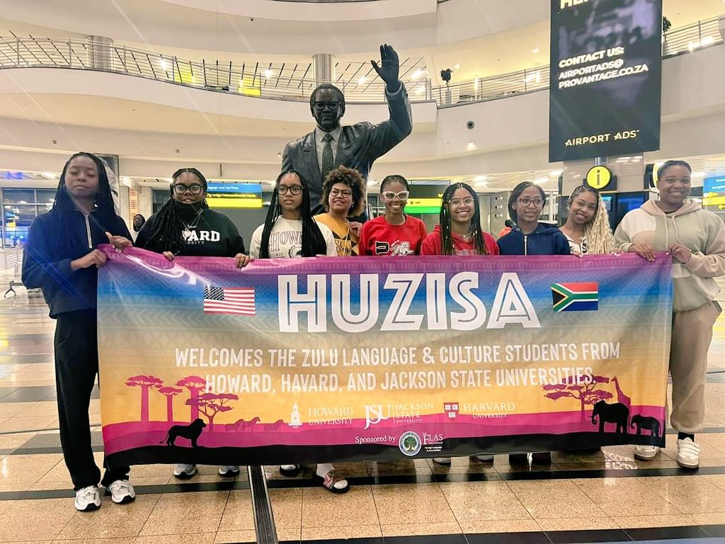Anyway the programme is called HUZISA: Howard University Zulu in South Africa! It's a 6 week programme where they get to learn about isiZulu language and culture. Dr Sipho Sithole is their professor this year.