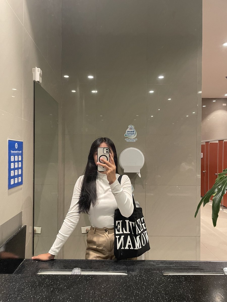 dayengdayang_'s tweet photo. another mirror selfie compilation 🤪 di halata nga fav color ang brown nga color pallete hehe https://t.co/yavugZnB8E