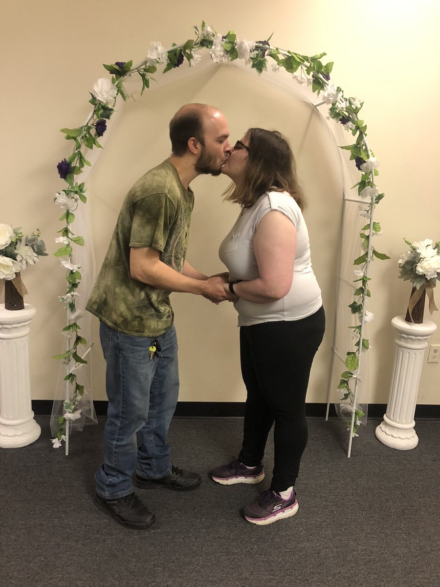 KissOfLightning tweet media