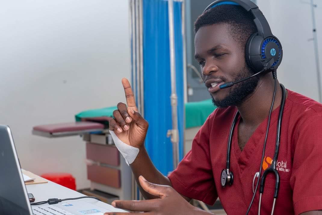 JothamAzira's tweet image. #RecoveryAtHome just got a whole lot smoother!
Yo personal post-op buddy here! 24/7 phone support after #AmbulatorySurgery (out patient surgery).
Early complication detection, quick answers, &amp;amp; anxiety relief - all from the comfort of yo home! Yo never alone, I&apos;ve got u covered!&quot;