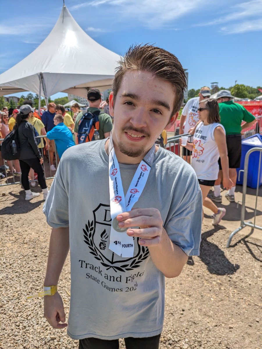 Congratulations to our Friday State Games 400m runners! Isabel taking home a bronze and Jacob with a 4th place finish! #WeAreDGN #99Learns