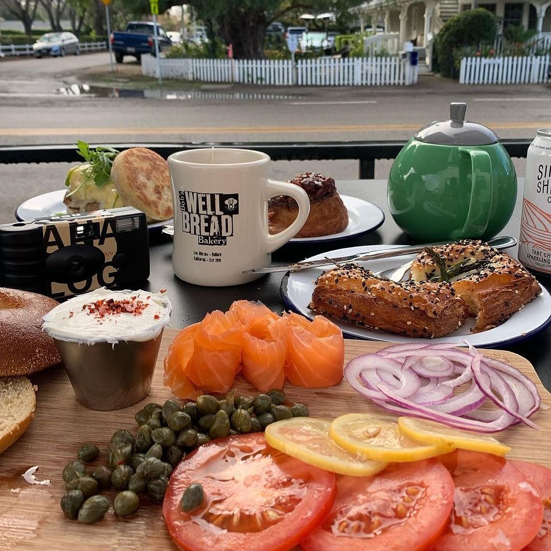 VisitSYV's tweet image. Now that's a breakfast spread worth getting up and at 'em for! 😍 Bob's Well Bread Bakery is an absolute can't-miss in both Los Alamos and Ballard. Learn more: bit.ly/4atSK6R

📷: therafoodic on IG
