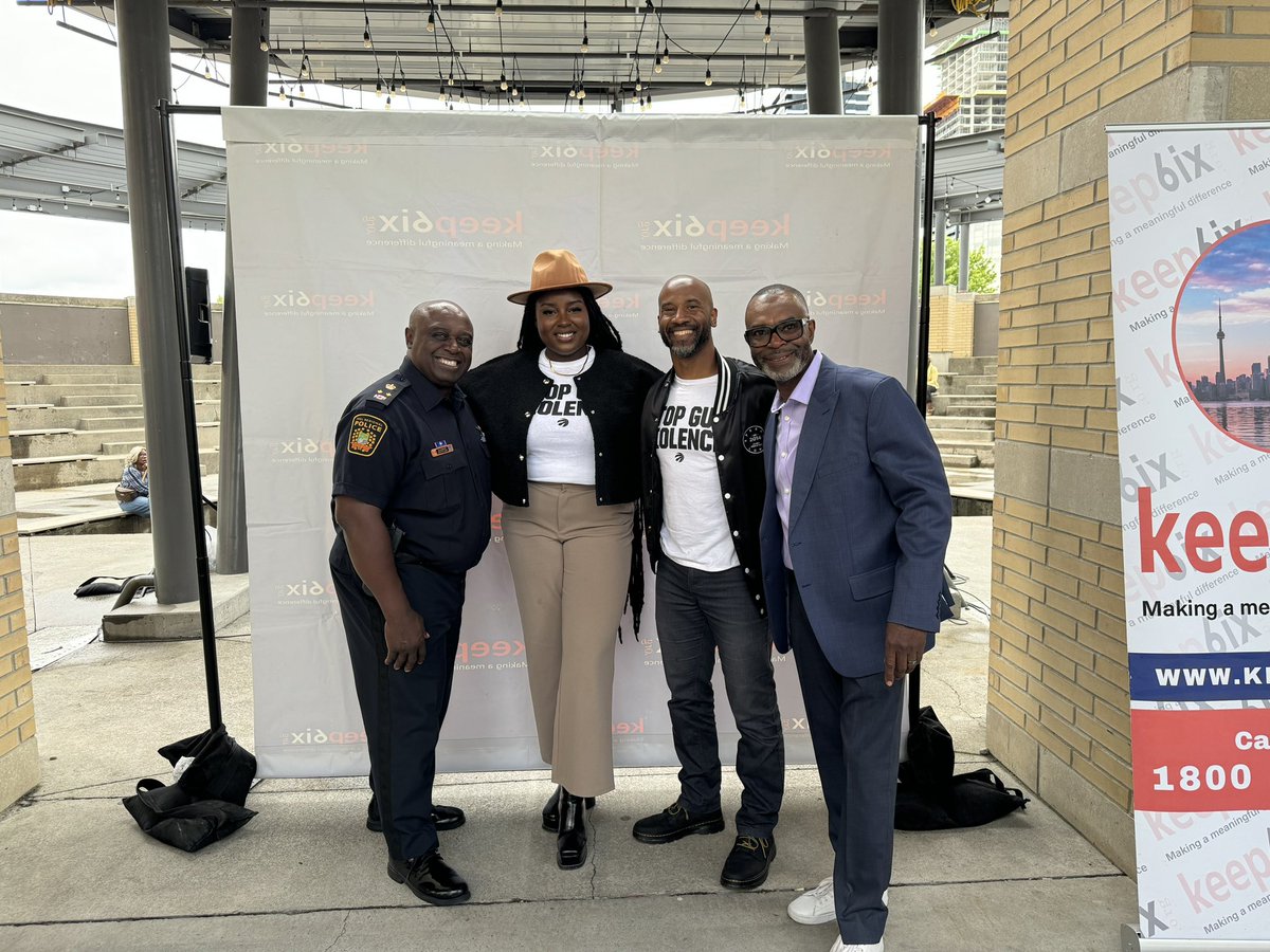 DeputyAndrews's tweet photo. It was great to partner with @keep6ixorg @Raptors905  and other members of the community, to spread the message ‘Stop Gun Violence!’ #CSWB is a shared responsibility. Thank you to everyone that came to support, and add their voice to this important message @PeelPolice https://t.co/P2zPgpACzW