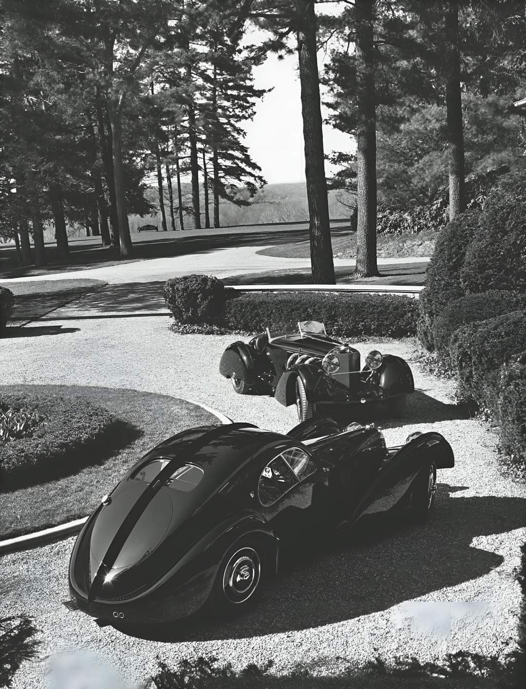 X te Dr. M.F. Khan Ralph Lauren s 1938 Bugatti Type 57SC Atlantic Coupe and 1930 Mercedes Benz SSK Count Trossi. drthehistories https t 0P4wjgsvGE X