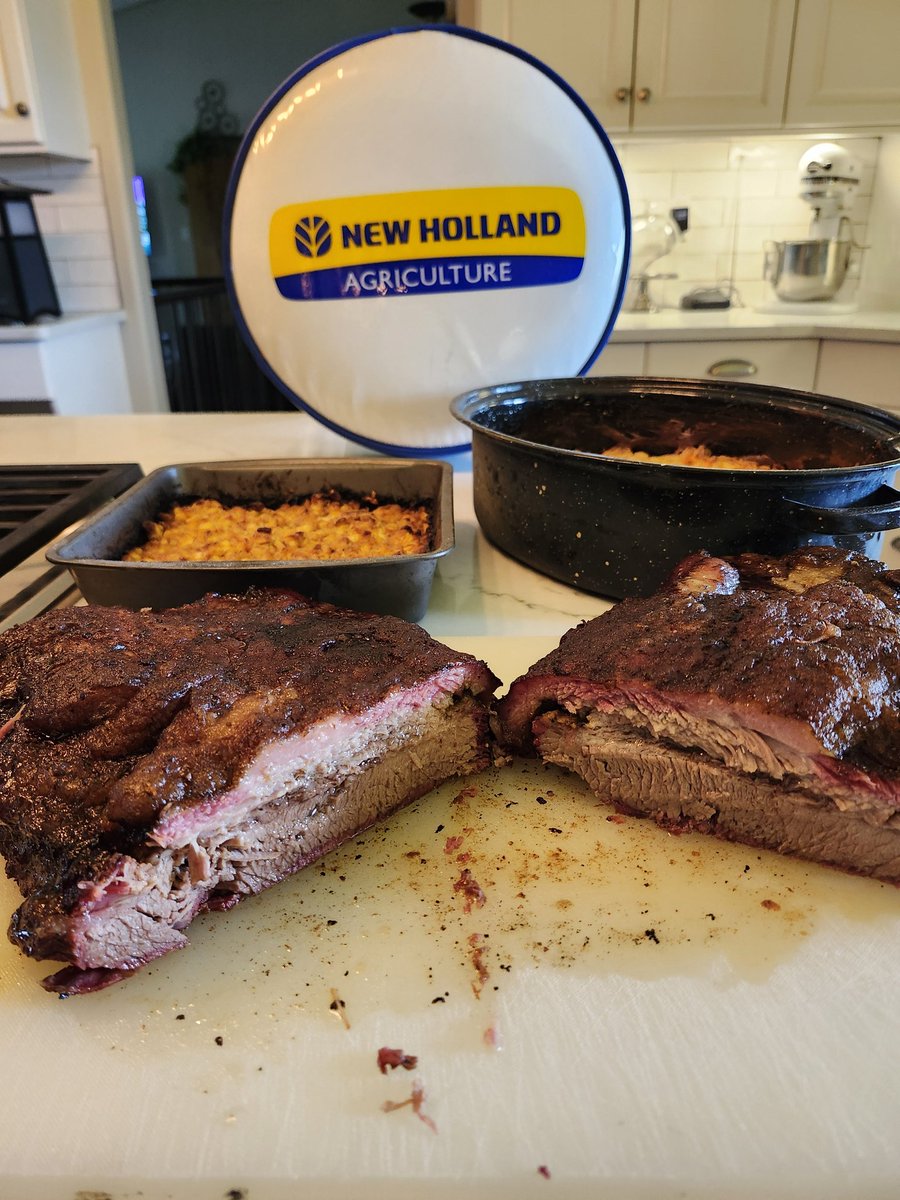 wheatiepete's tweet photo. Just your typical CNHer supper. #brisket #smokering #mexicanstreetcorn #hashbrowncasserole #eatyourheartsoutJDers https://t.co/L34s0OGrQC