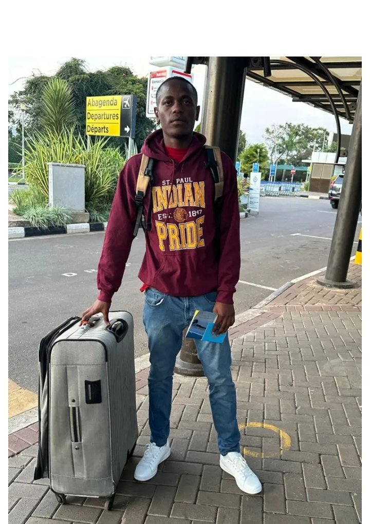 AgahozoK's tweet photo. #TBFA✈️
1/2
Fabrice Nshiminana, the captain of Tsindabatsinde football academy went to Belgium to do a test in the DENDER EH that was promoted to the first division this year.
In Tsindabatsinde football academy, it is no longer a dream to send Rwandan talented football young- https://t.co/gf7NxBnkRq