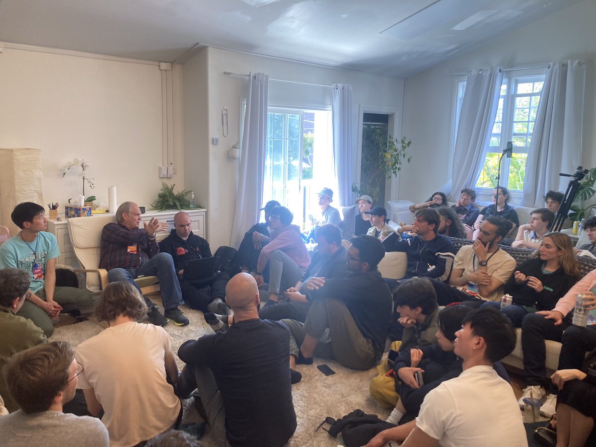 alphabet_urbit's tweet photo. @ManifoldMarkets Proposing the best common editorial spaces for market making— a great audience! And more on culture going on the main stage soon from @robinhanson. Manifest is great! https://t.co/fPh3nJFZ7g