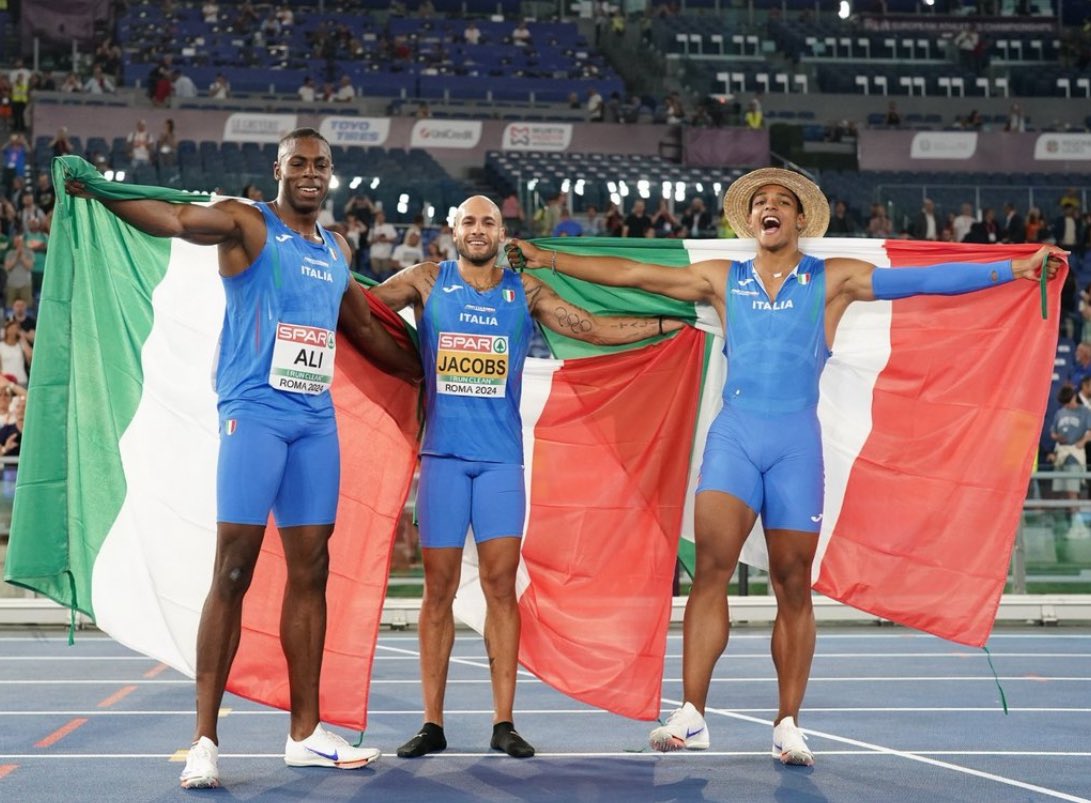 andreaabodi's tweet photo. @earoma2024 una giornata speciale: Francesco Fortunato, bronzo passo dopo passo senza mai staccarsi da terra; Mattia Furlani, allungando il passo in un solo salto d’argento; Leonardo Fabbri d’oro, liberandosi di ogni peso, lontano, lontano; Lorenzo Simonelli, superando ogni ostacolo, come nessun altro;   @crazylongjumper rifacendo pace con l’oro, correndo … correndo, sostituendo il vento, quasi per mano con Chituru Ali. Erano quattro, son diventate dieci. Sono le medaglie dell’ @atleticaitalia di questi Europei … Viva l’Italia del Merito !! 🇮🇹