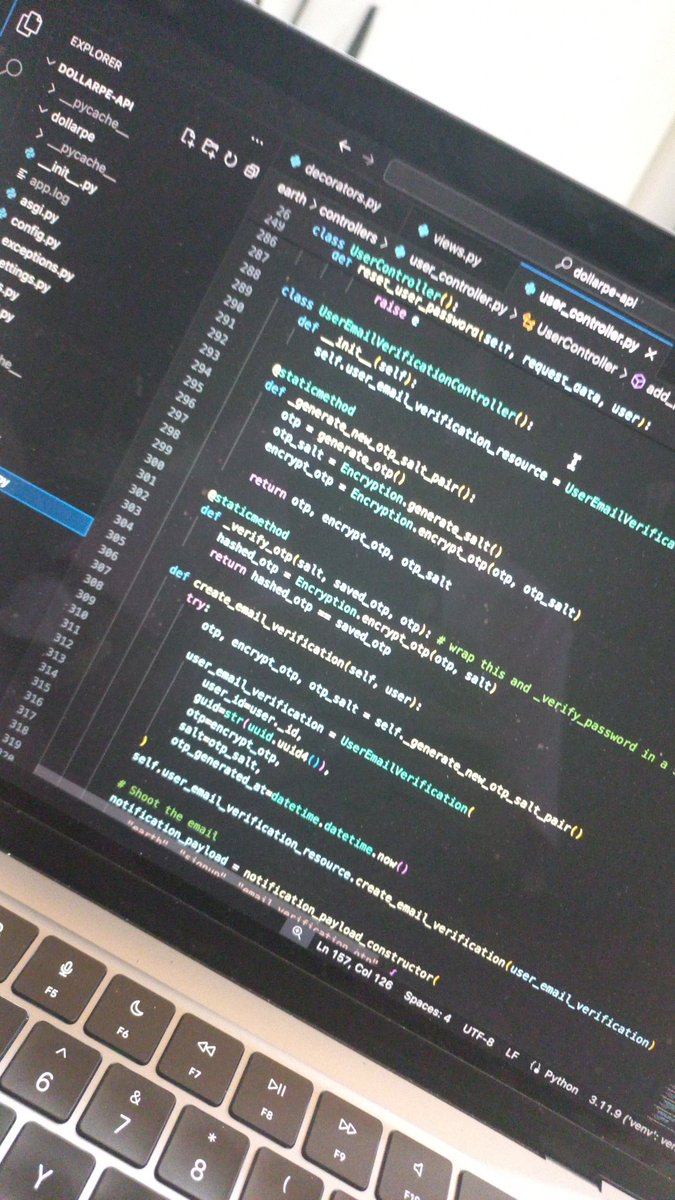 Working on a Saturday night and embracing the startup culture 🤌🏻